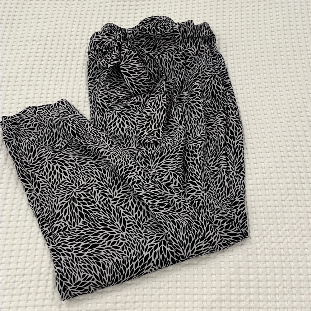 Torrid Black and White Leaf Print Women's Pants